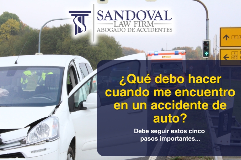 ¿Qué debo hacer cuando me encuentro en un accidente de auto?